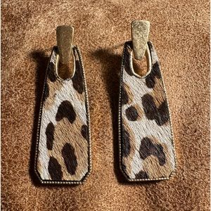 Stella & Dot vintage leopard earrings